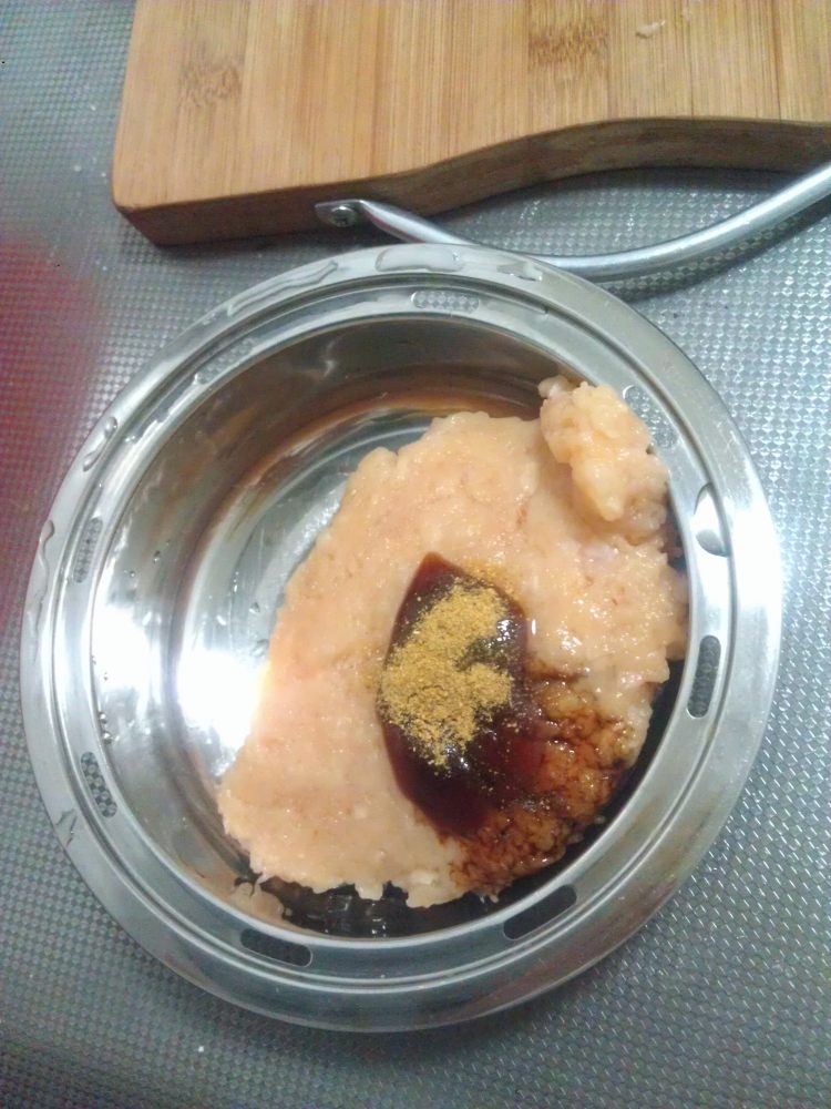 肉末腊肠菜心步骤2