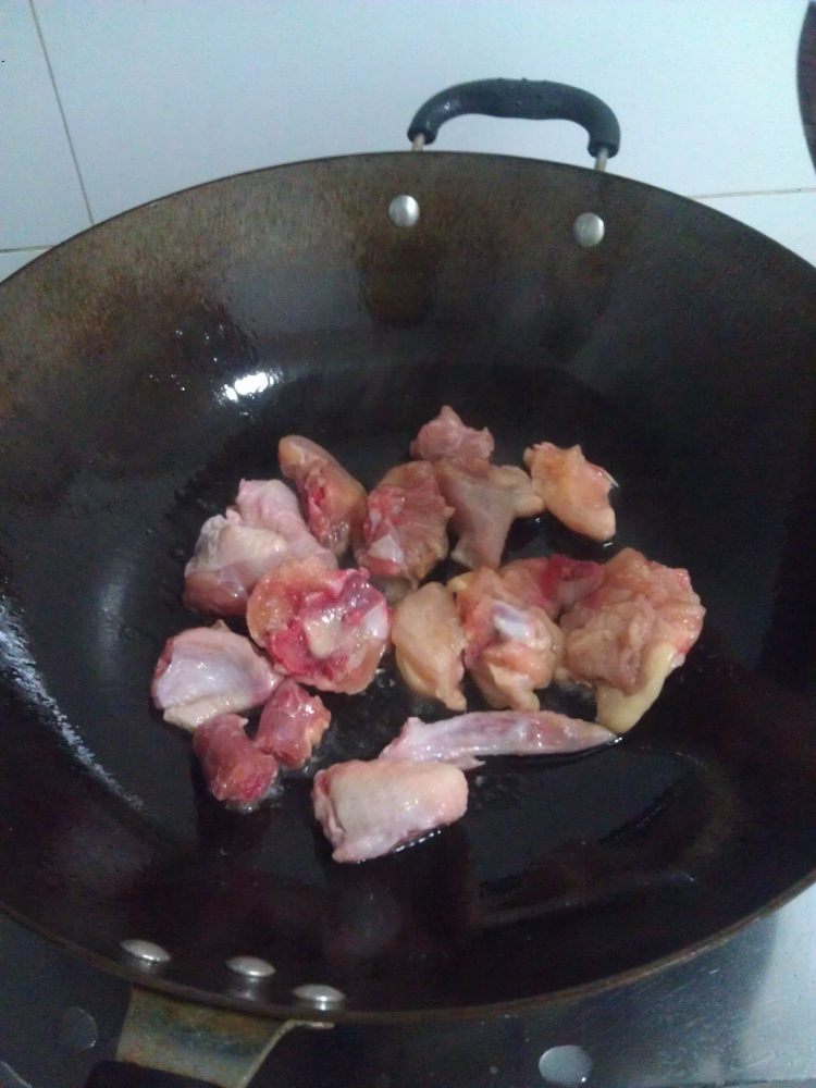 萝卜炖鸡肉步骤1