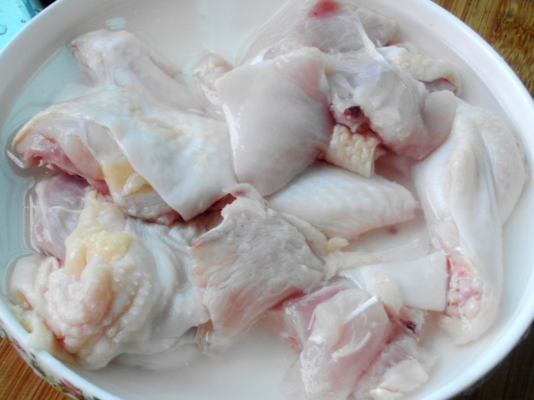 黑豆陈皮炖鸡汤步骤3