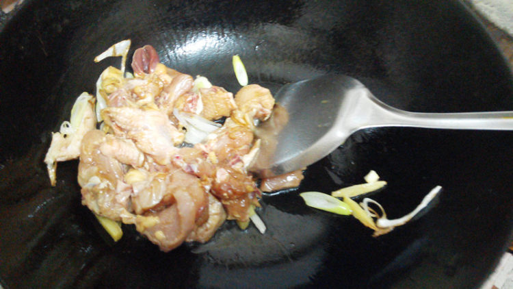 红烧土豆鸡块步骤6