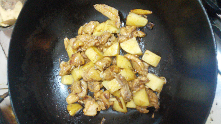 红烧土豆鸡块步骤8