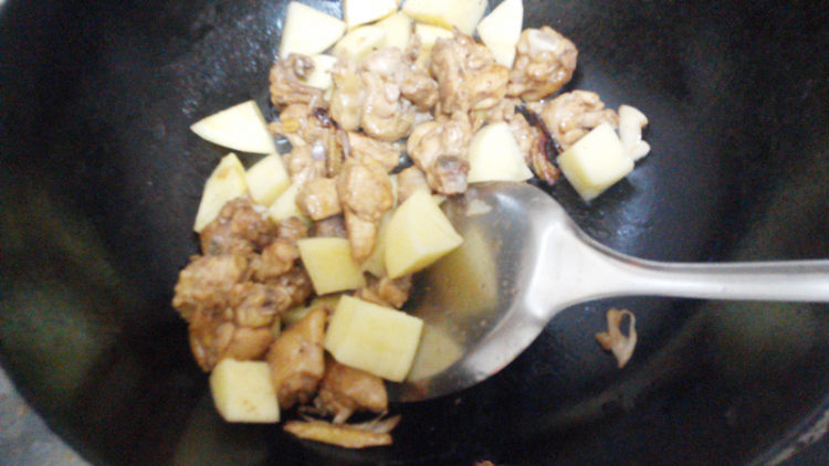 红烧土豆鸡块步骤7