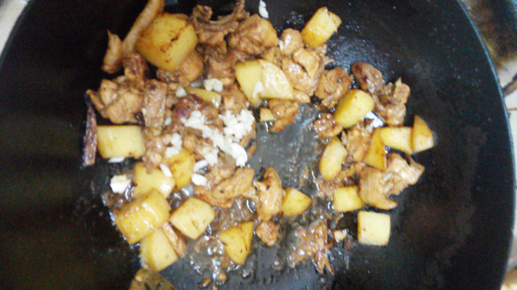 红烧土豆鸡块步骤9