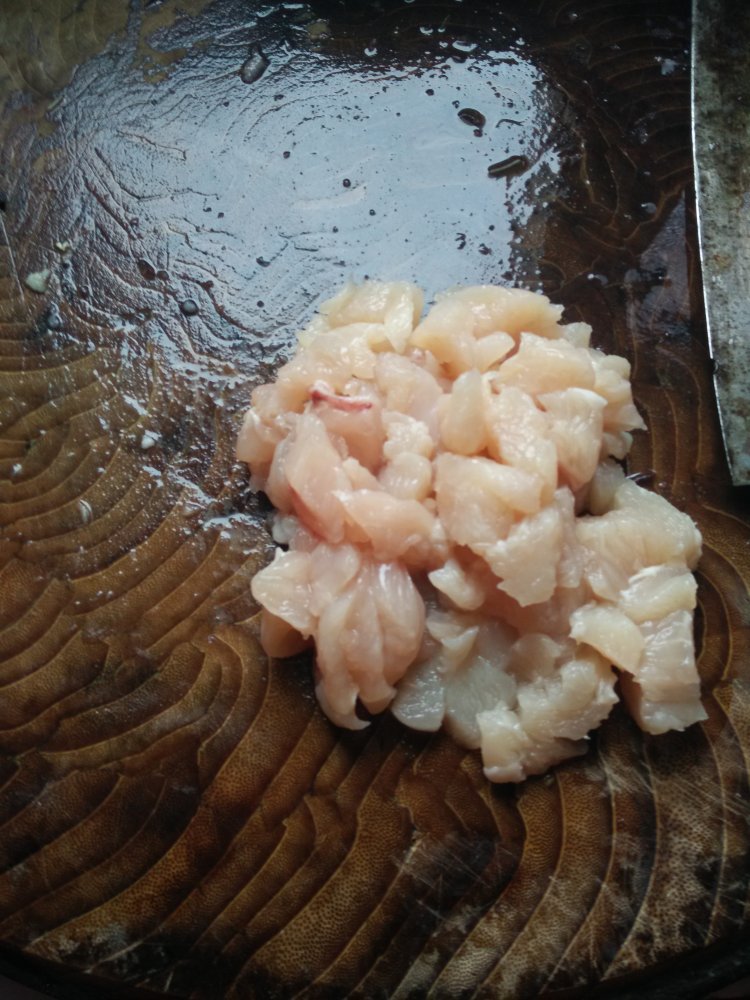 芹菜红椒炒鸡丁步骤3