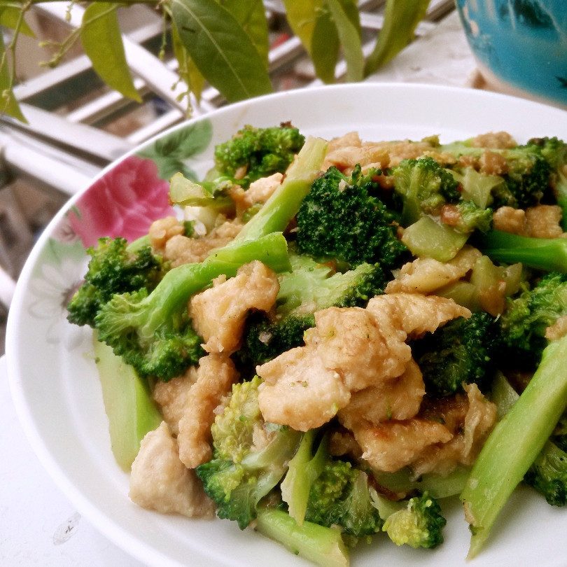 西蓝花炒鸡肉步骤7
