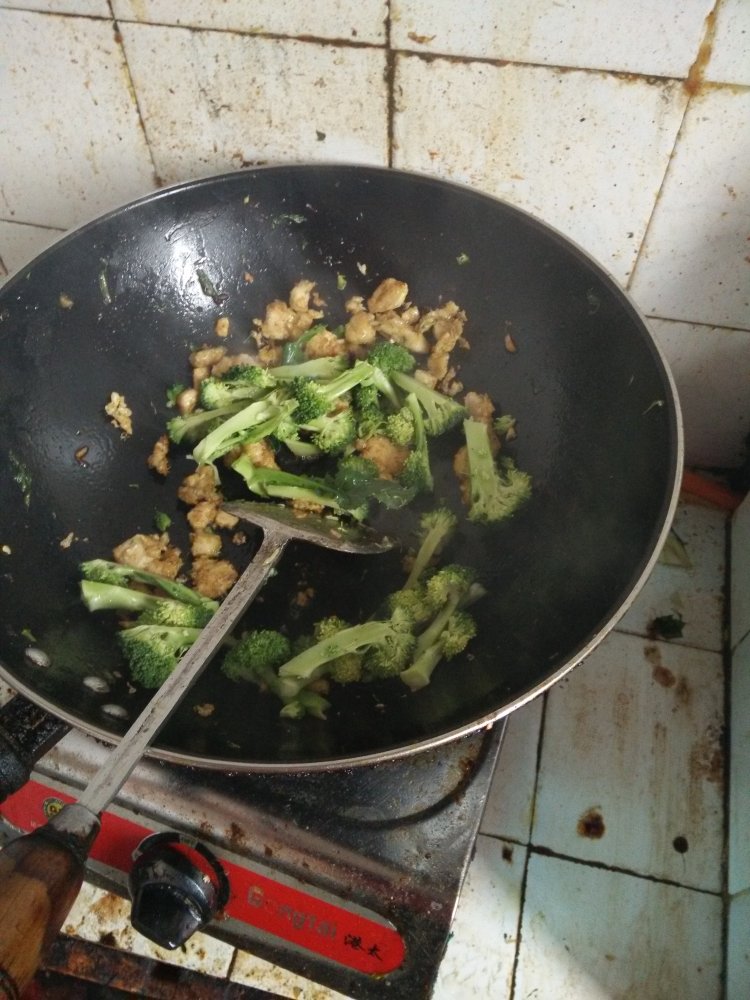 西蓝花炒鸡肉步骤5