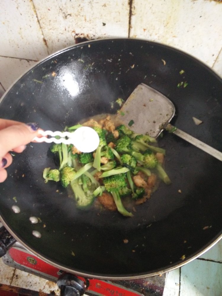 西蓝花炒鸡肉步骤6