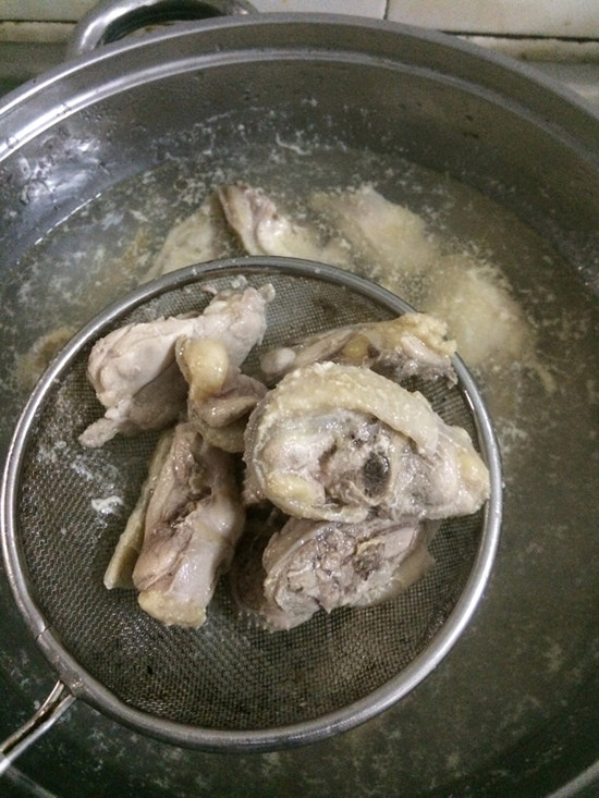 香菇焖鸡肉步骤4