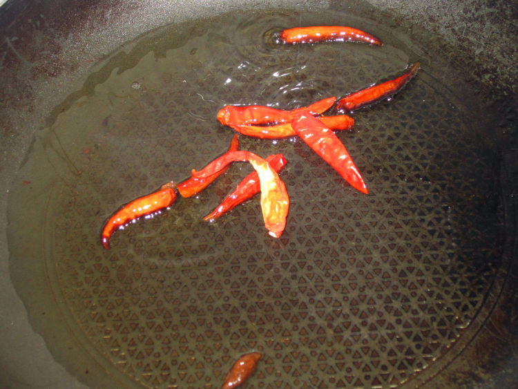 辣炒咸菜鸡丝步骤3