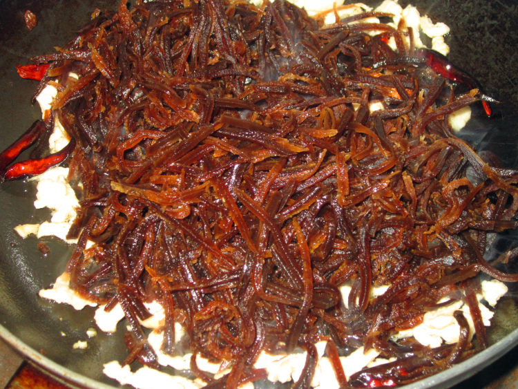 辣炒咸菜鸡丝步骤6