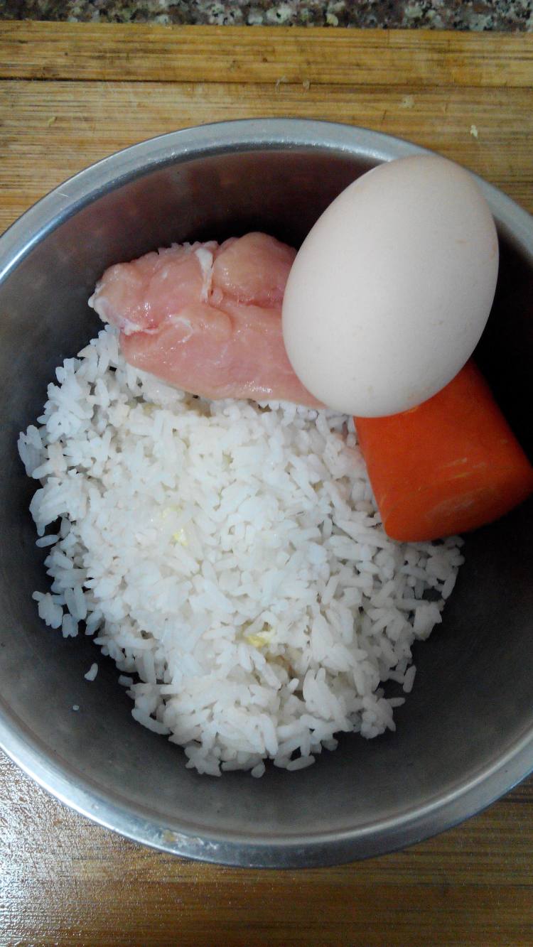 鸡丁蛋炒饭步骤1