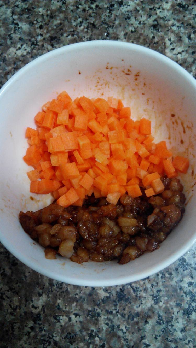 鸡丁蛋炒饭步骤2