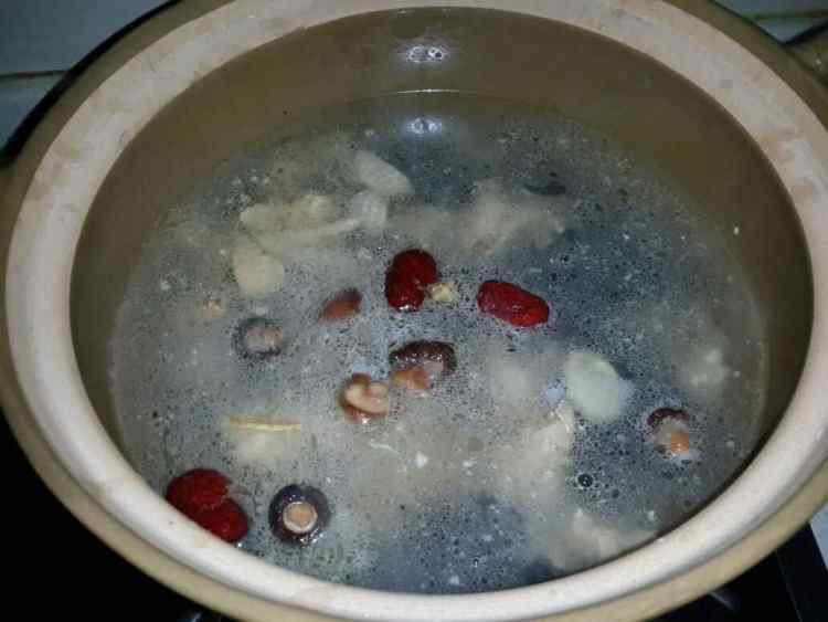 石螺鸡汤步骤5
