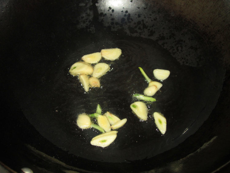 银芽鸡丝打卤面步骤4