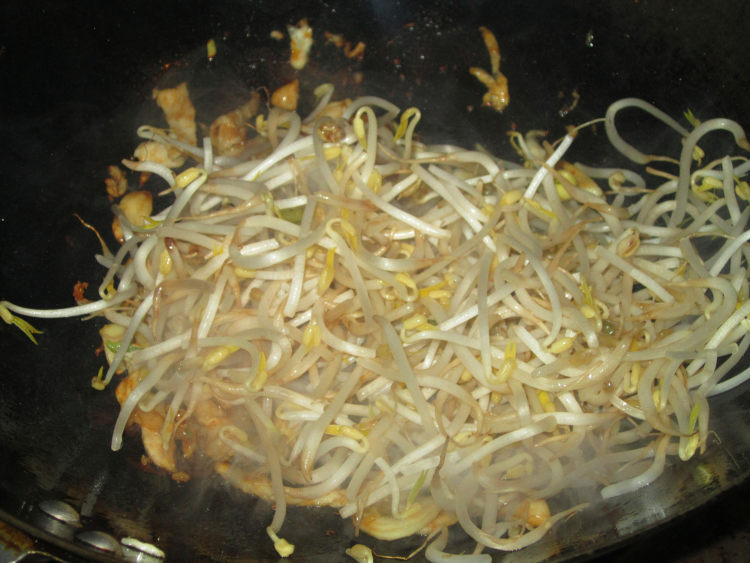银芽鸡丝打卤面步骤7