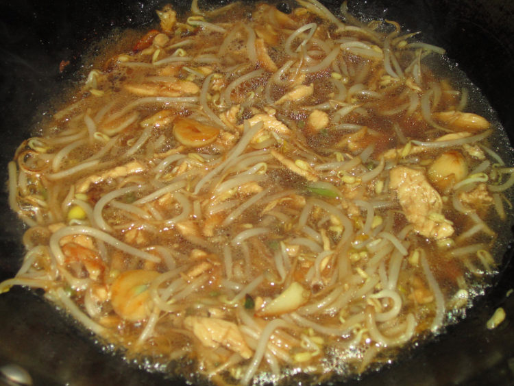银芽鸡丝打卤面步骤9