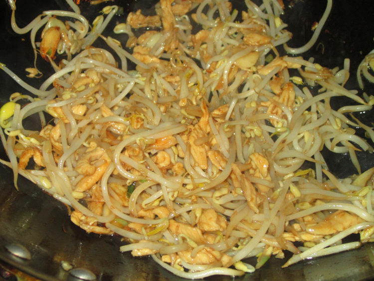 银芽鸡丝打卤面步骤8
