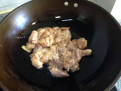 菠萝炒鸡步骤4