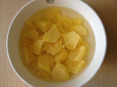 菠萝炒鸡步骤2