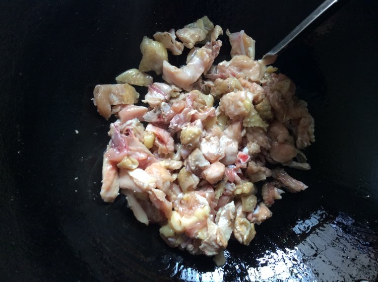 家常炒鸡肉步骤2