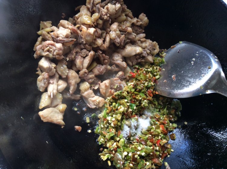 家常炒鸡肉步骤6