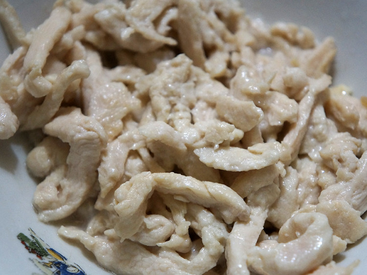 青椒鸡肉炒藕步骤1