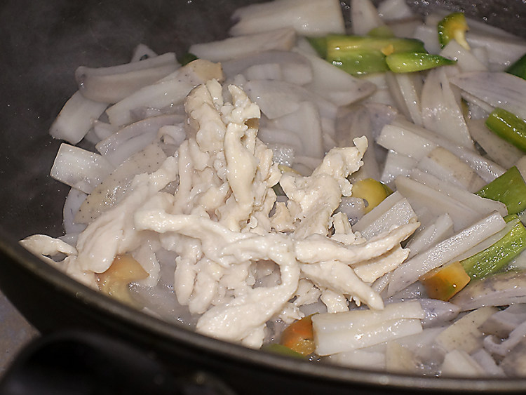 青椒鸡肉炒藕步骤10