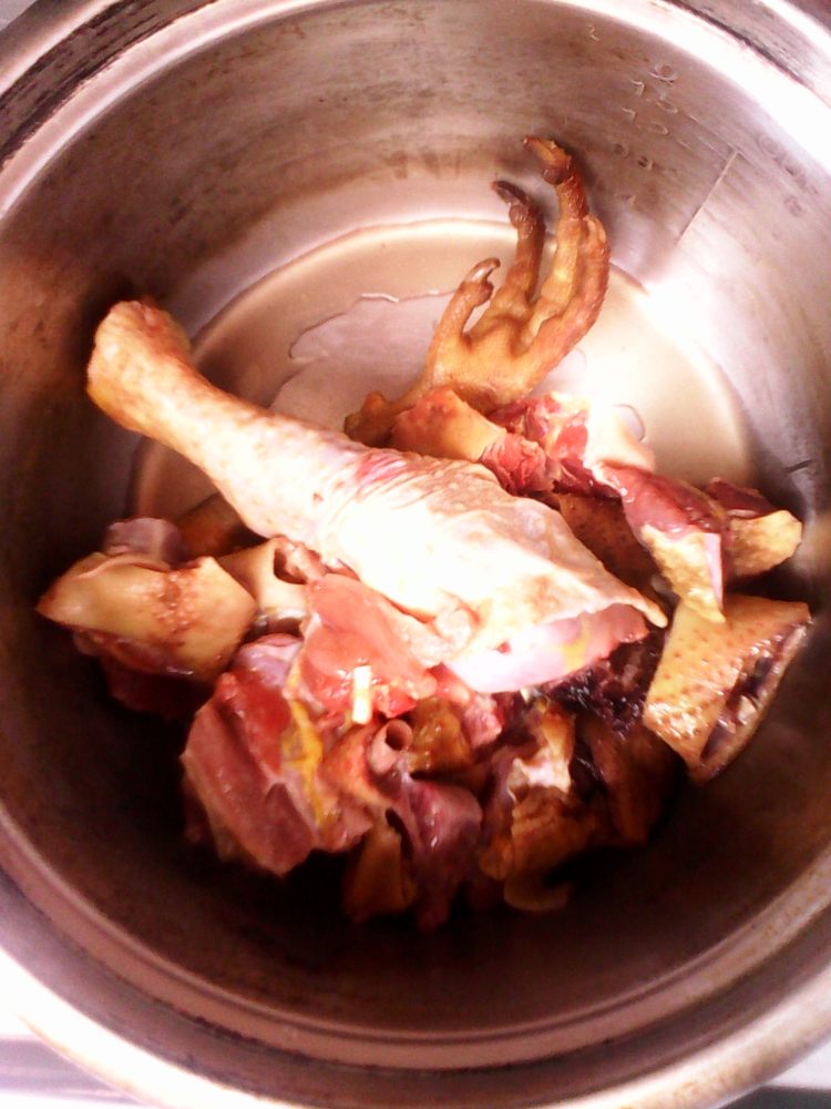 鸡屎藤炖鸡步骤3