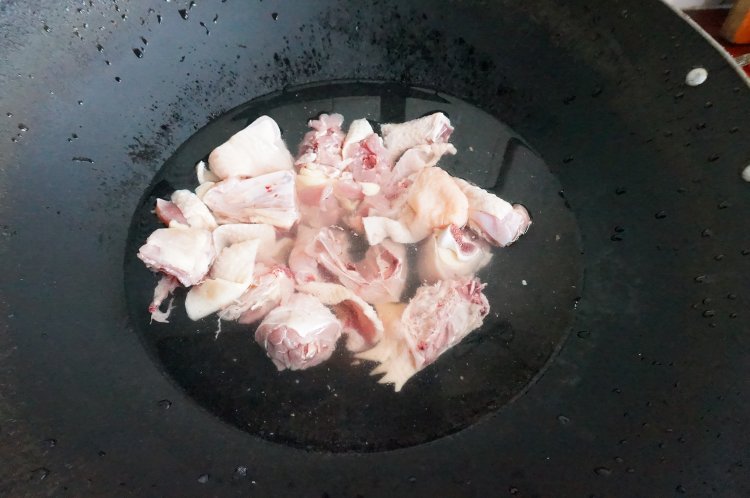 椰子煲鸡步骤3