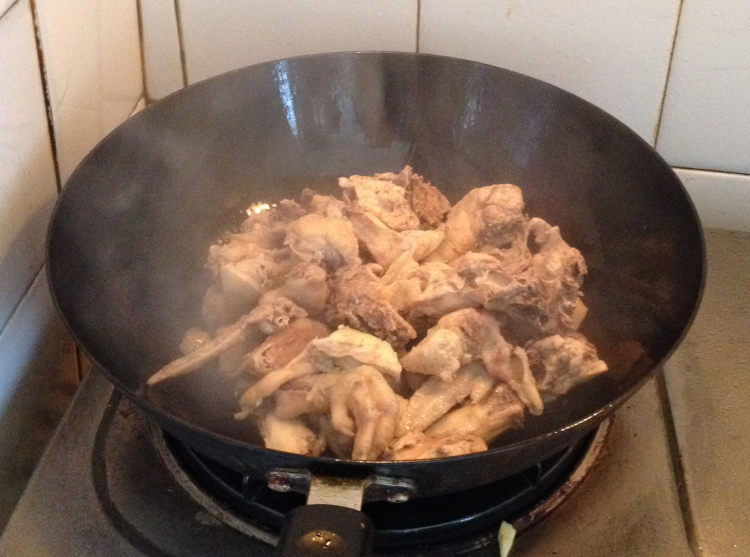 炖鸡肉步骤4