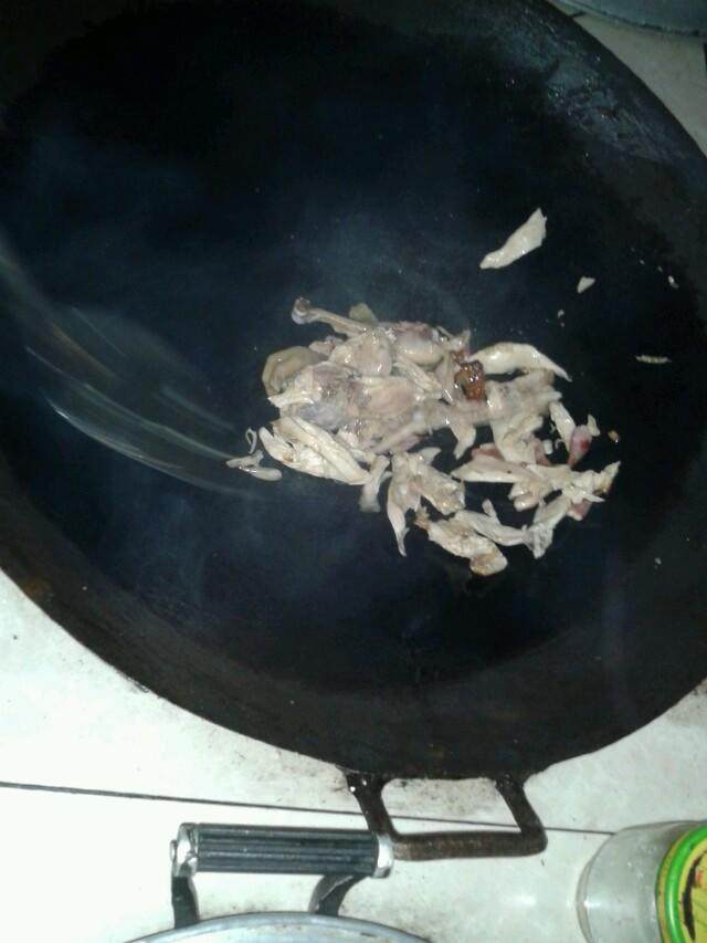 炒鸡肉步骤2
