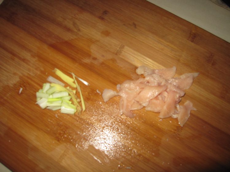 芸豆炒鸡肉步骤1