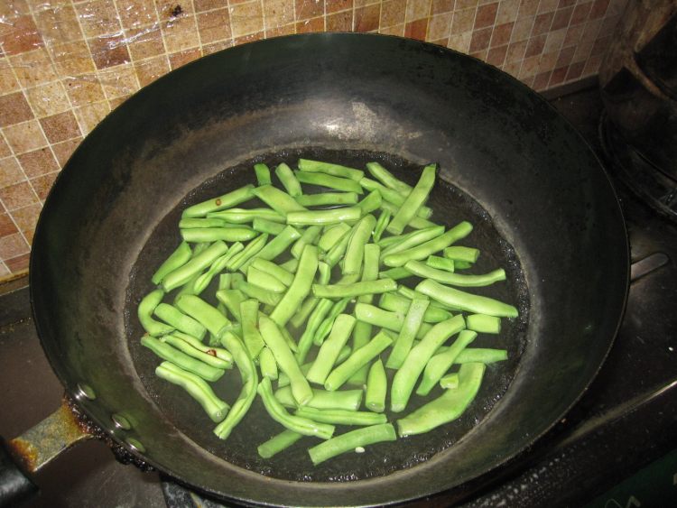 芸豆炒鸡肉步骤3