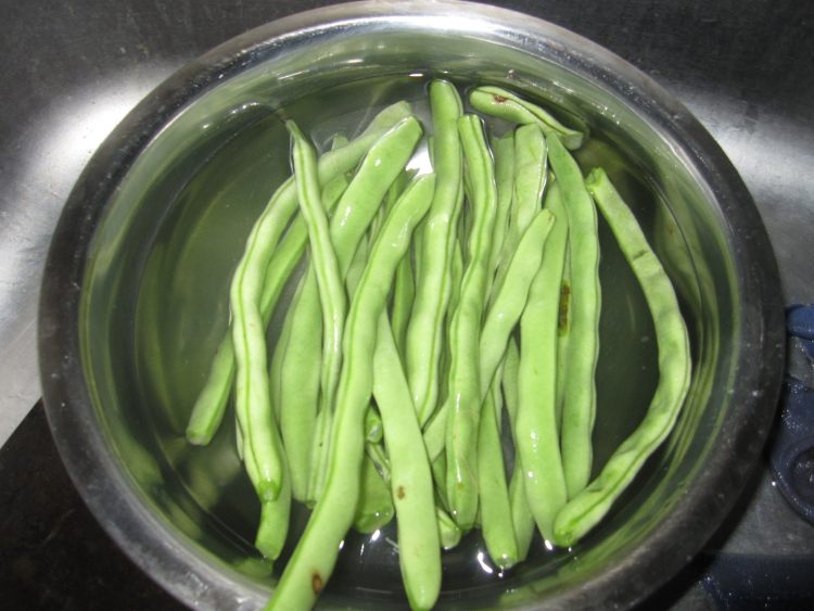 芸豆炒鸡肉步骤2