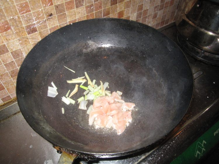 芸豆炒鸡肉步骤5