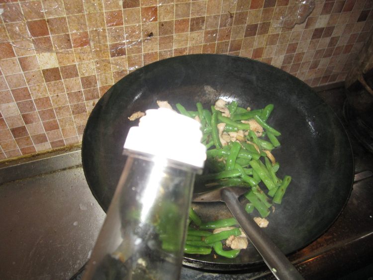 芸豆炒鸡肉步骤7