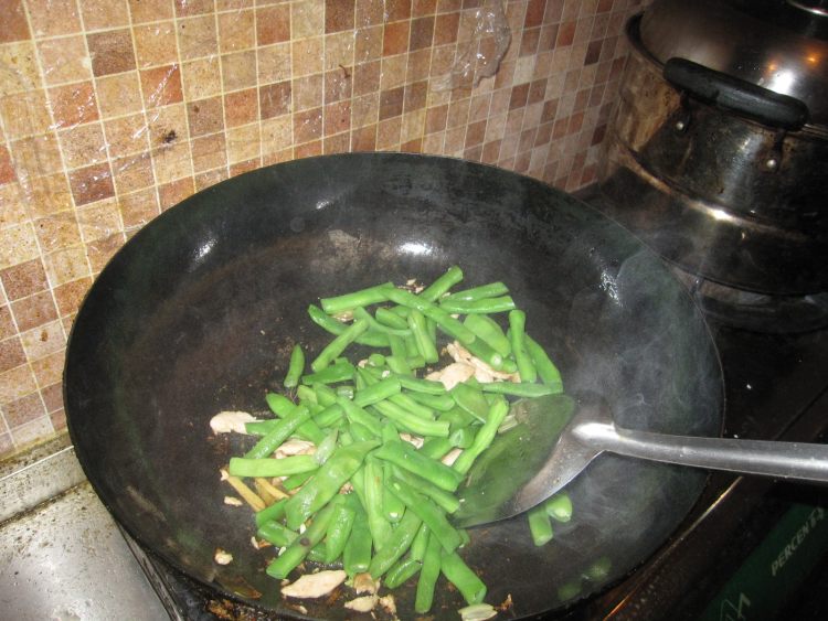 芸豆炒鸡肉步骤6