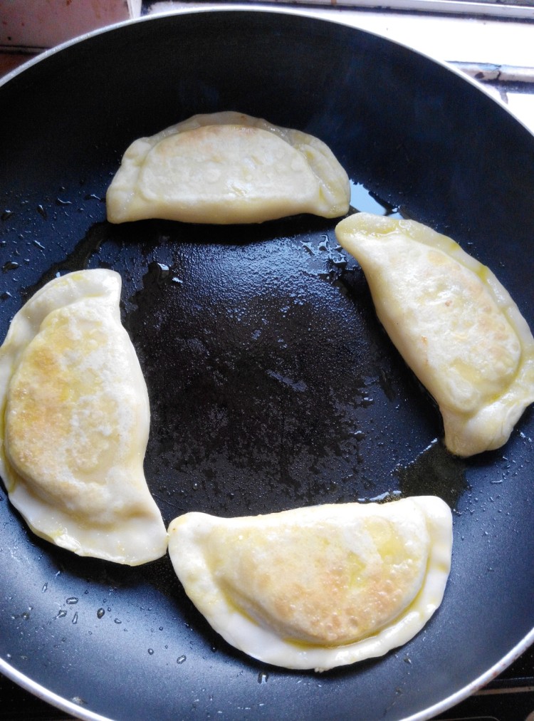 香菇鸡肉锅贴步骤8