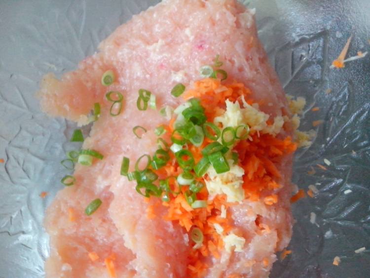 黑胡椒鸡肉丸步骤3