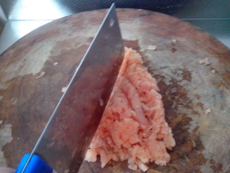 黑胡椒鸡肉丸步骤1