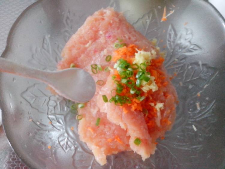 黑胡椒鸡肉丸步骤4