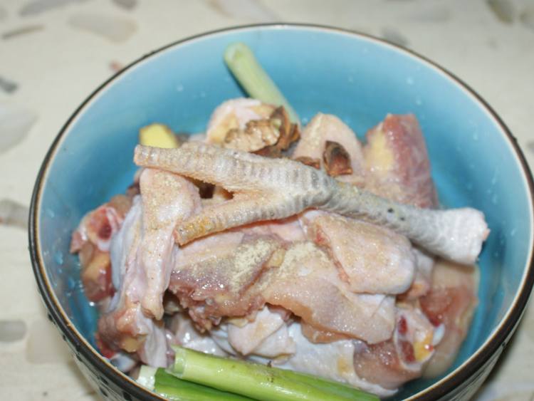 野菌蒸鸡步骤2