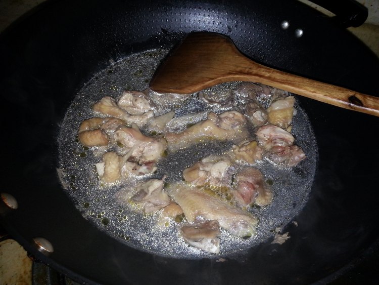 酸菜炒鸡肉步骤1
