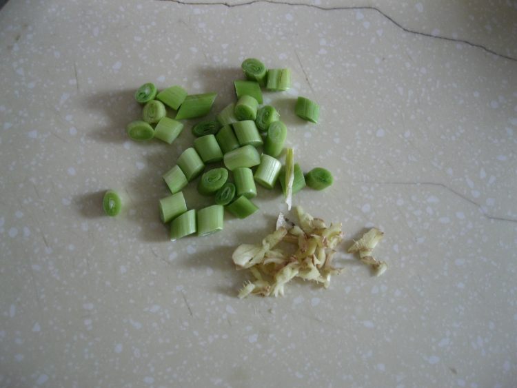 木耳油菜炒鸡肉步骤4