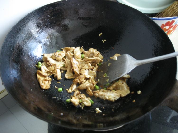 木耳油菜炒鸡肉步骤9