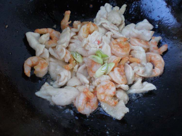 鸡肉虾仁炒黄瓜步骤7