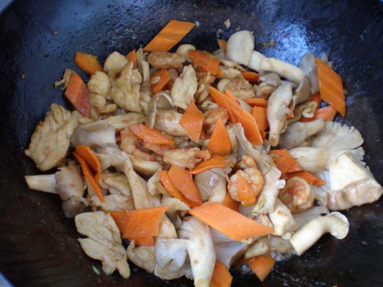 鸡肉虾仁炒黄瓜步骤10