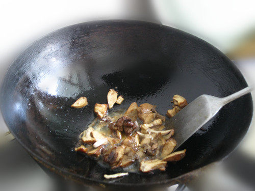 清炒蘑菇鸡肉步骤6