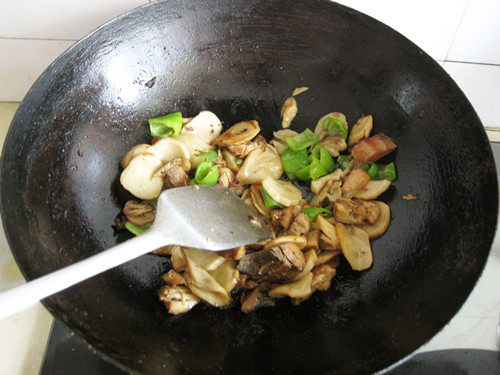 清炒蘑菇鸡肉步骤9