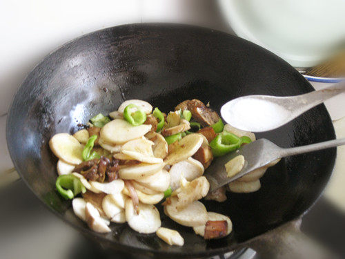 清炒蘑菇鸡肉步骤8